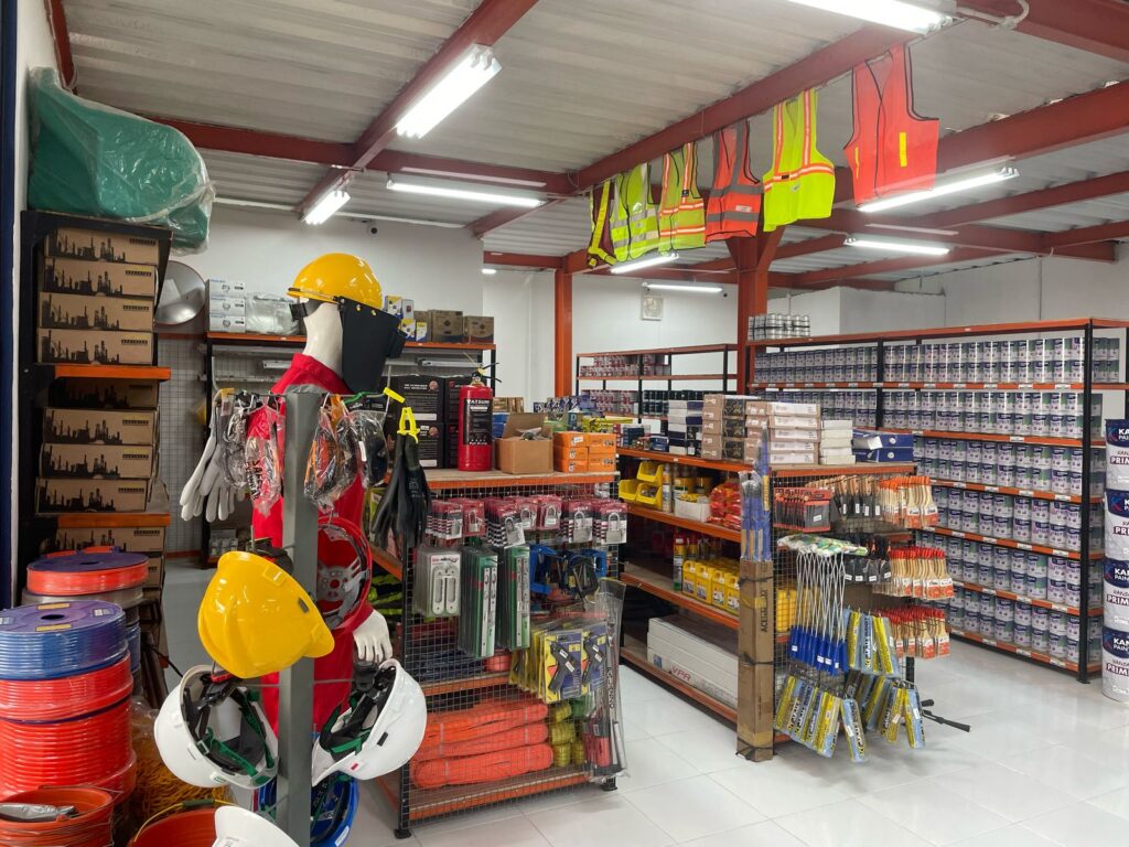 Produk unggulan plat bordes dan expanded metal di Toko Besi Deltamas